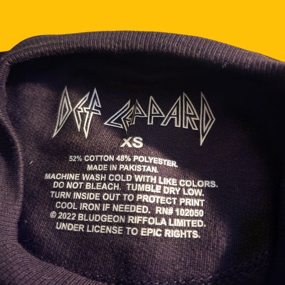 Def Leppard Unisex Christmas Sweatshirt  - Size XS - Picture 2 of 3